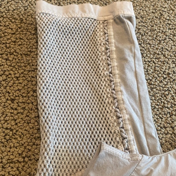 XCVI Capri Gray Pants Size XS in Like New Condition - Picture 2 of 7